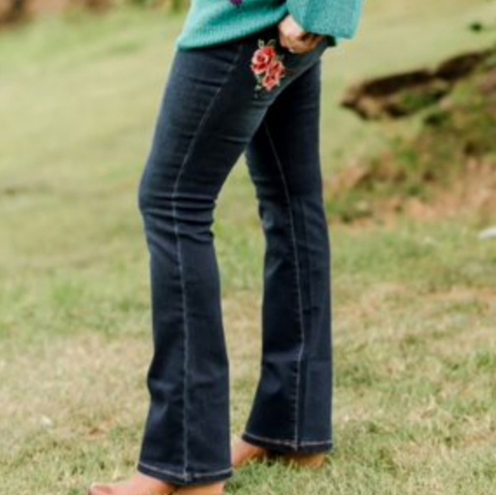 The Pioneer Woman Size 16 XL Black Embroidered Bootcut Pull-On Jeans 3342-CB